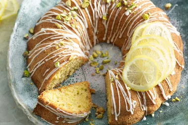 Olive oil, lemon and pistachio cake