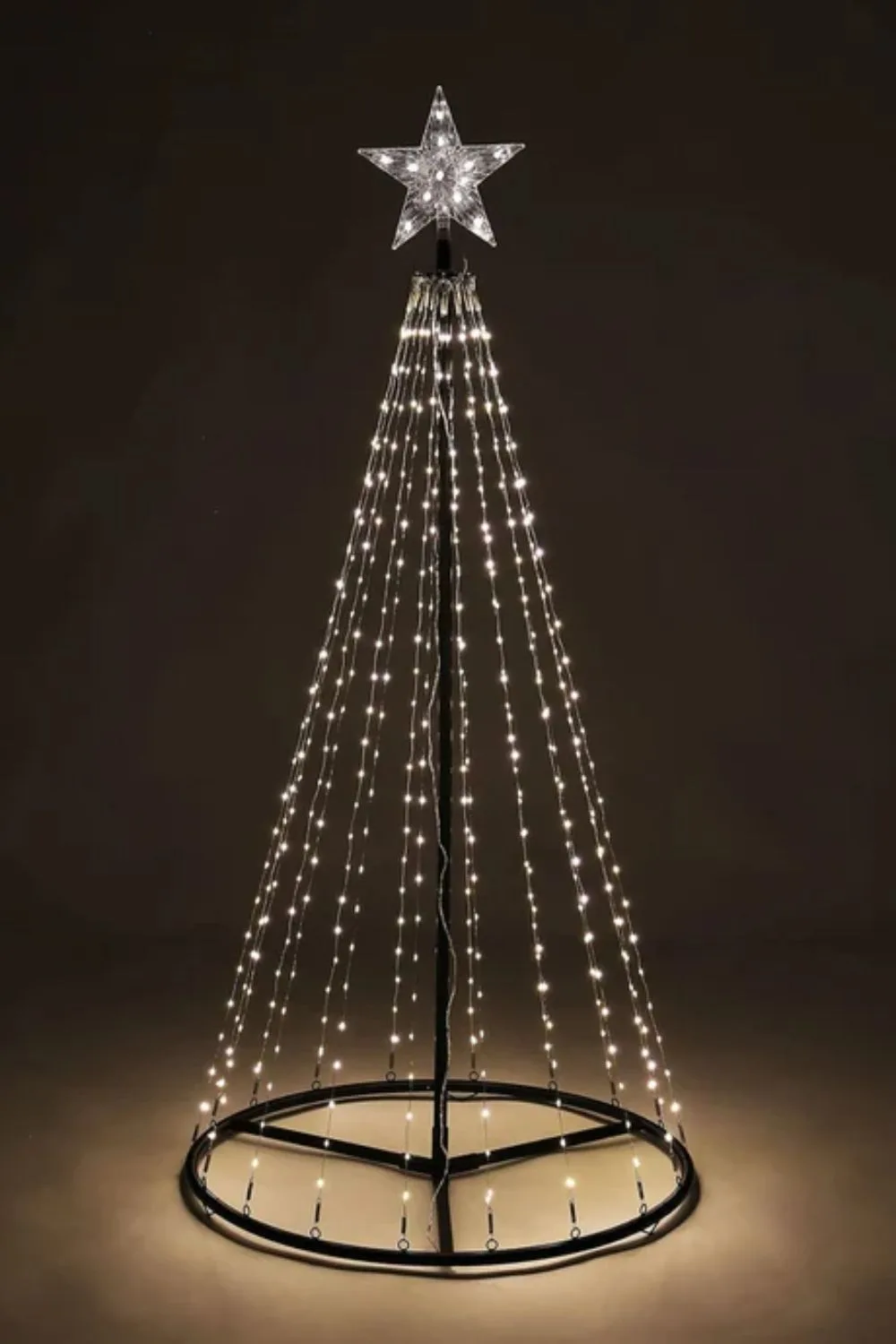 Maypole Christmas tree