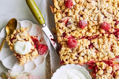Apple, raspberry and white chocolate crumble slice