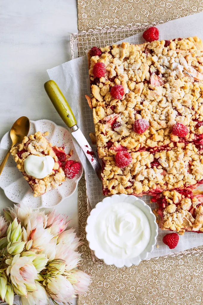 fast ed apple raspberry crumble slice