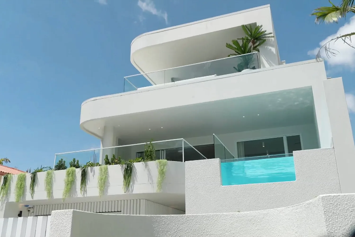 Pete visits a modern Mediterranean-style house on the Gold Coast