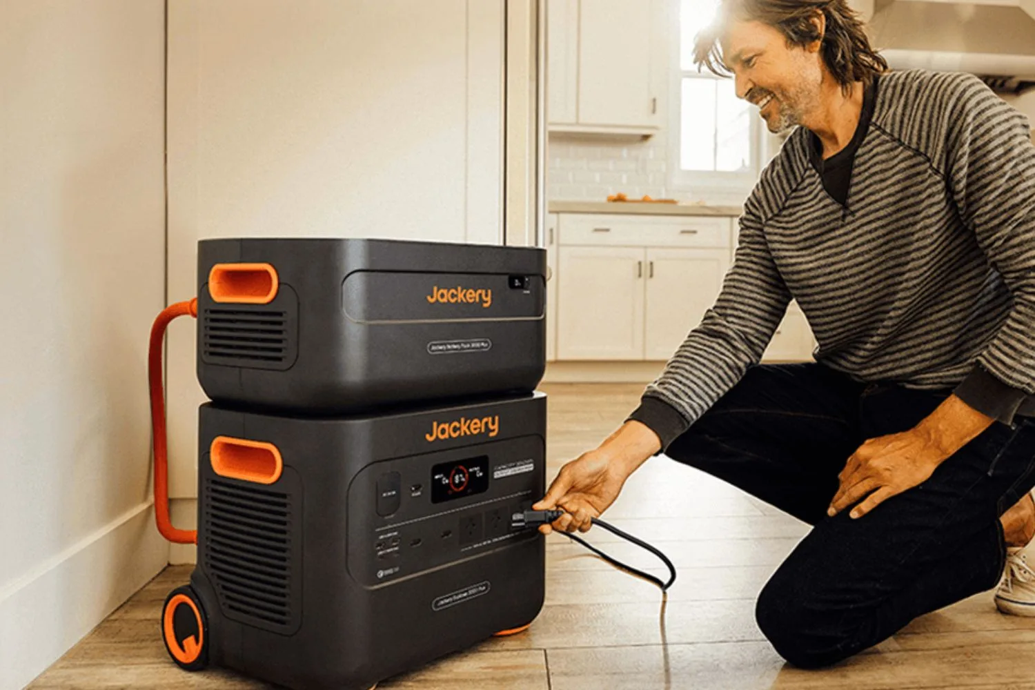Jackery Portable Solar Generator 2000 Plus