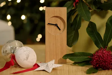 How to make a wooden clock