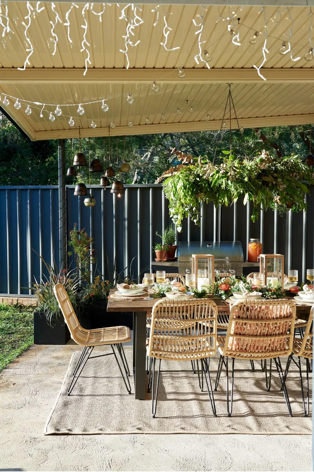 outdoor-entertaining-chandelier