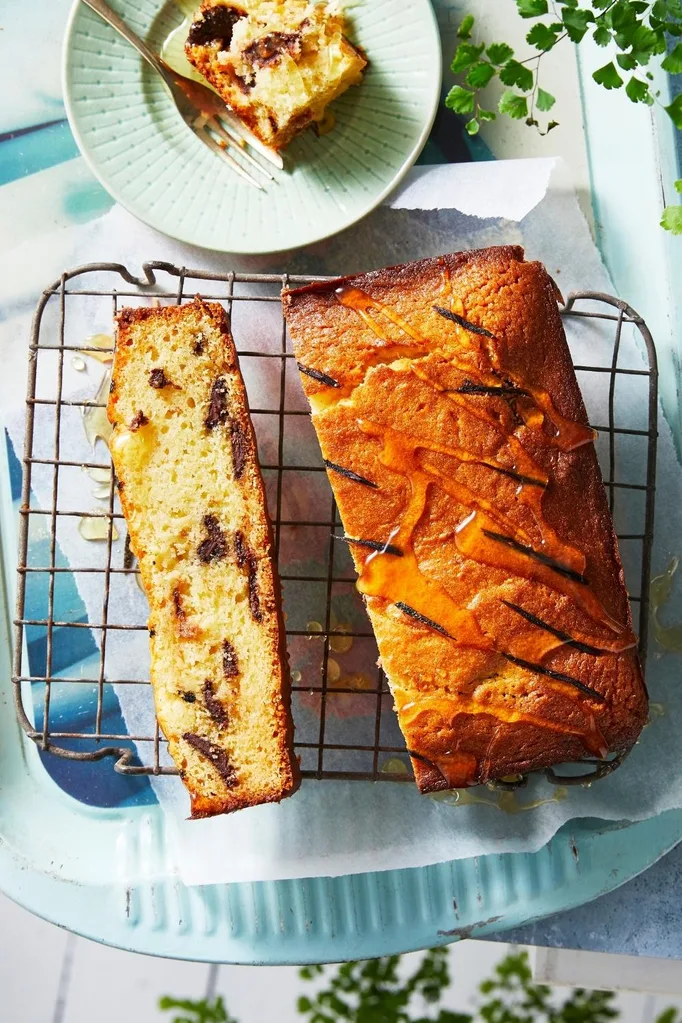 Honey chocolate yoghurt cake