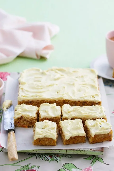 hummingbird slice with front part cut into pieces and knife on the side