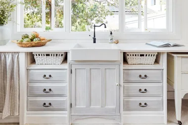 Easy steps to fit a kitchen from upcycled furniture