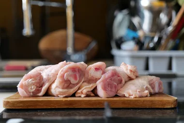 Why your kitchen bench is a danger zone for defrosting meat