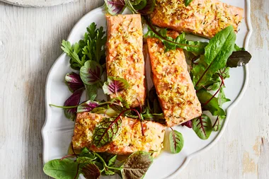 Baked salmon with apple and fennel salad