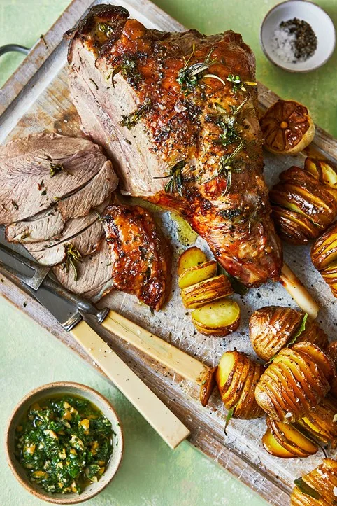 Roast lamb with hasselback potatoes