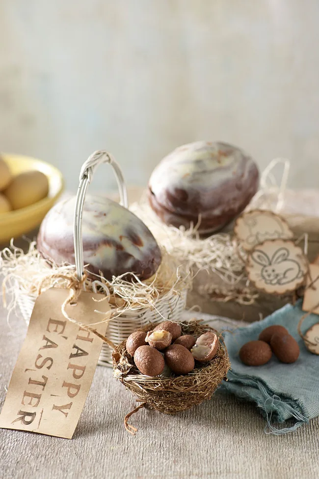 Marbled Easter eggs
