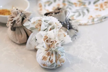 How to make lavender scented pouches for your linen press