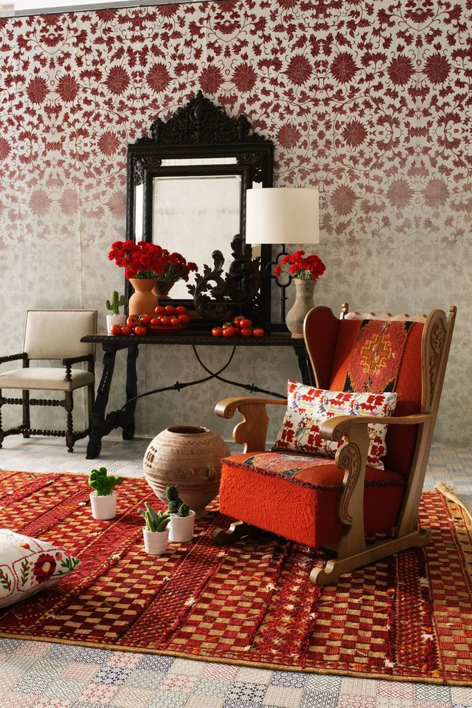 colours-that-go-with-red-patterned-wallpaper-rug