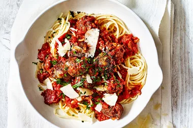 Mozzarella-stuffed meatballs in tomato sauce