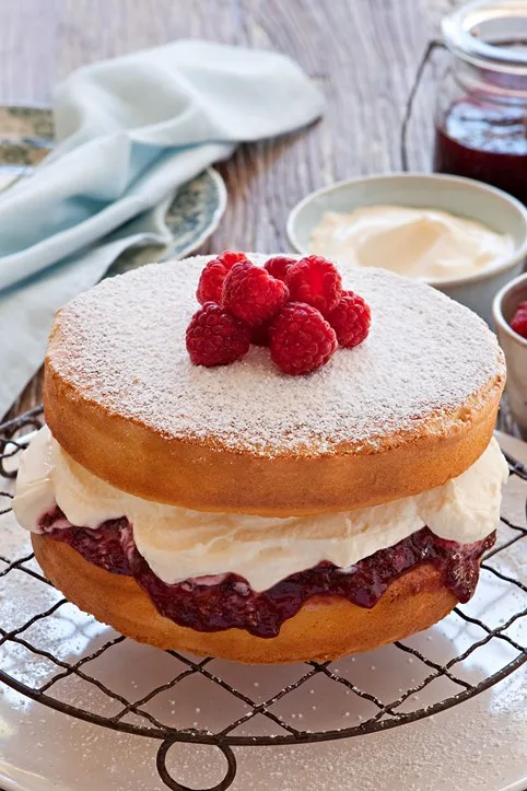 sponge cake with jam and cream