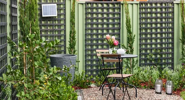 How to dress a fence