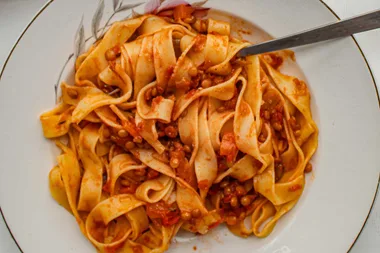 Vegetarian tagliatelle with lentils, tomatoes and cheese