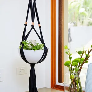 How to make a macrame plant hanger