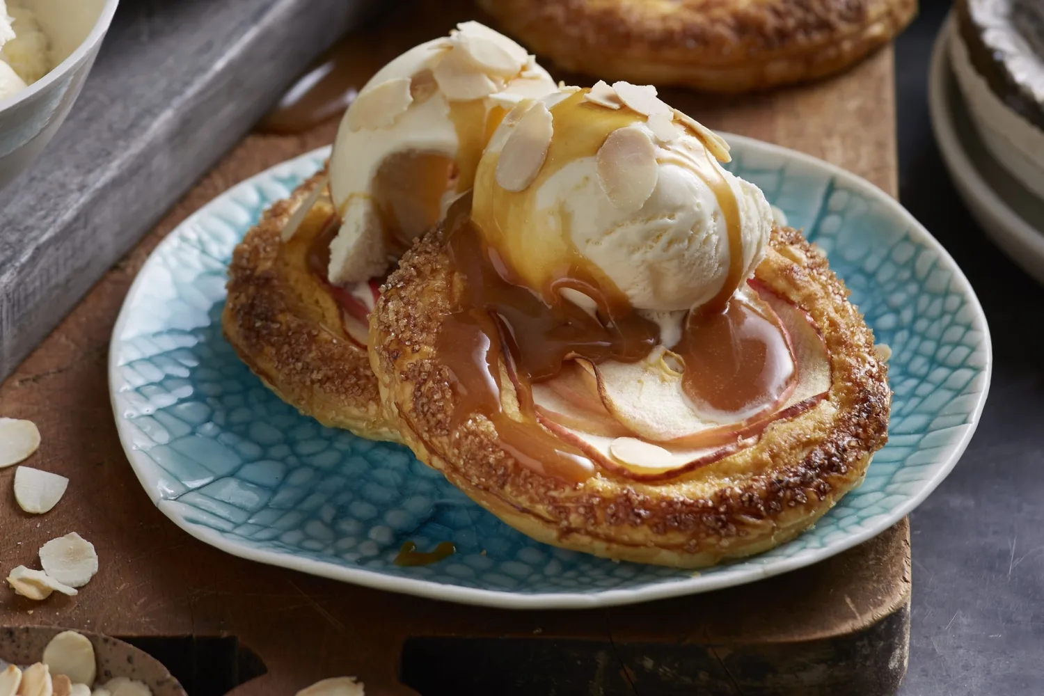 Little apple, custard and almond tarts