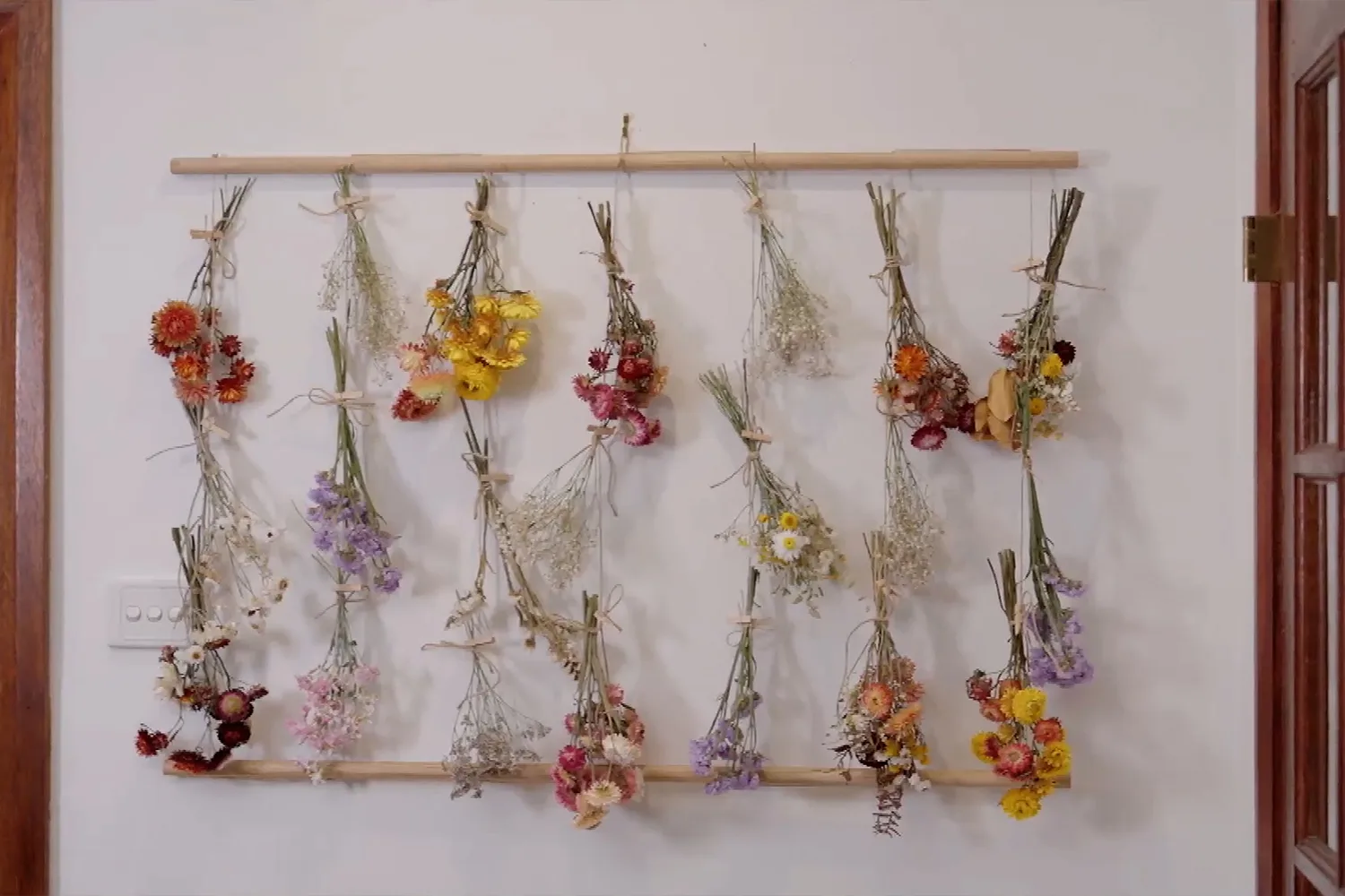 Melissa continues her exploration of dried flower design
