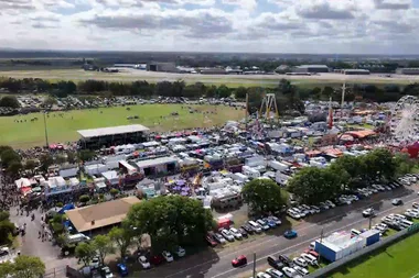 Visit the Hawkesbury Show with Joh, Dr Harry and Charlie
