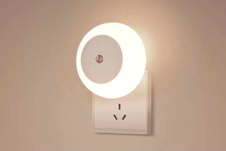 Nightlight wall plug in