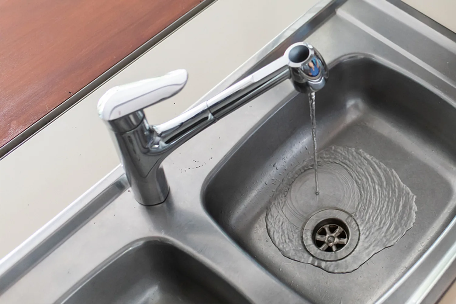 Clean kitchen sink