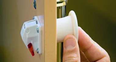 How to install magnetic catches