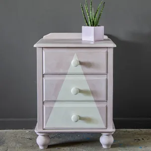 How to paint a chest of drawers – do it in dusty pink!