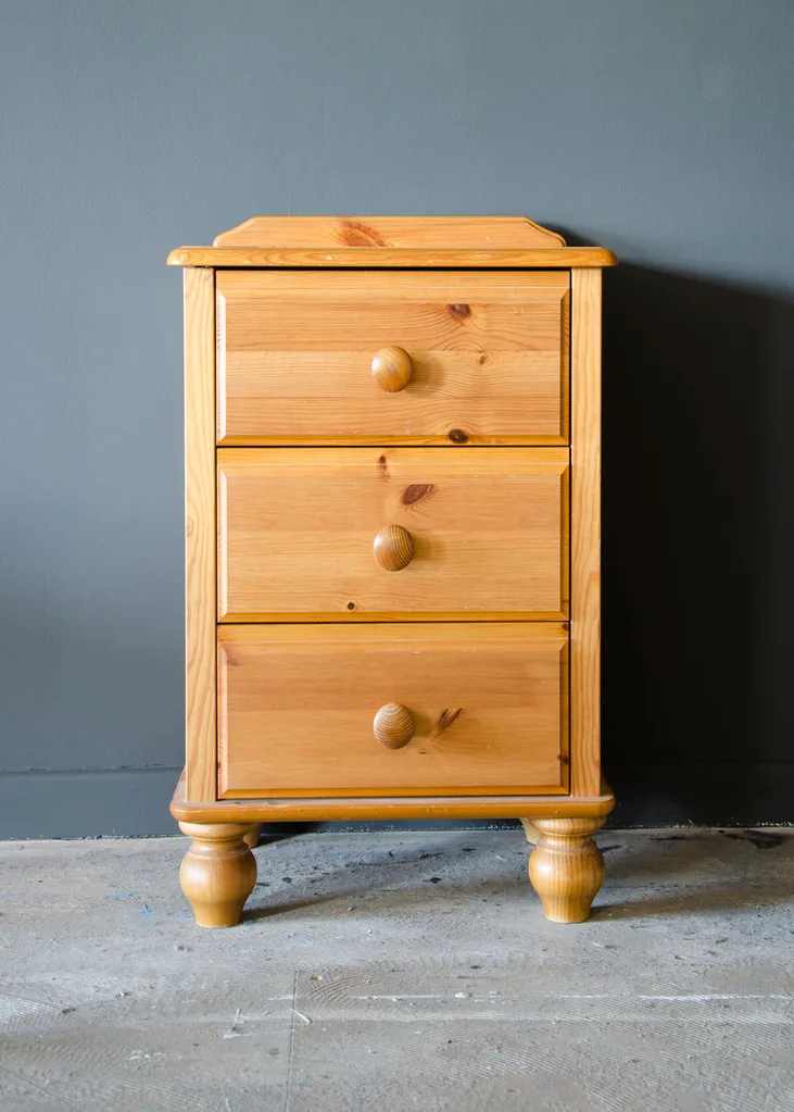 chest of drawers