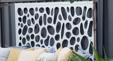 How to make a decorative garden screen