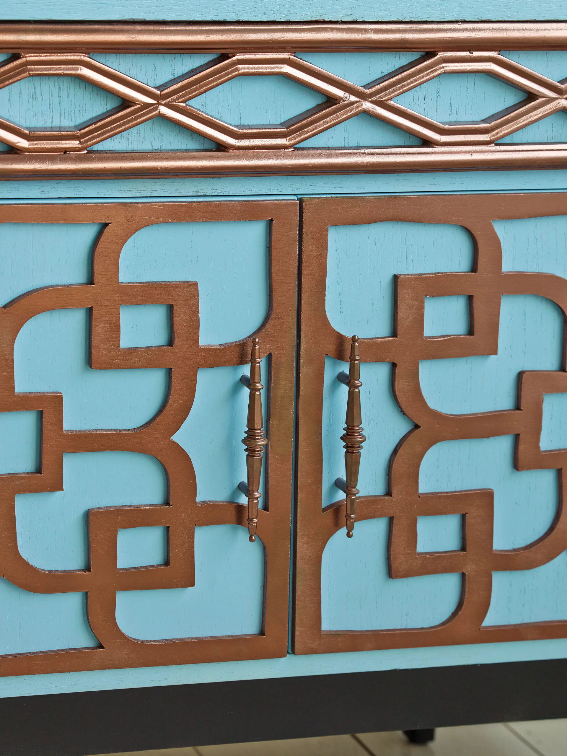 restore old sideboard final details