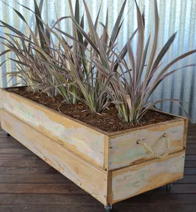 How to make a recycled planter box