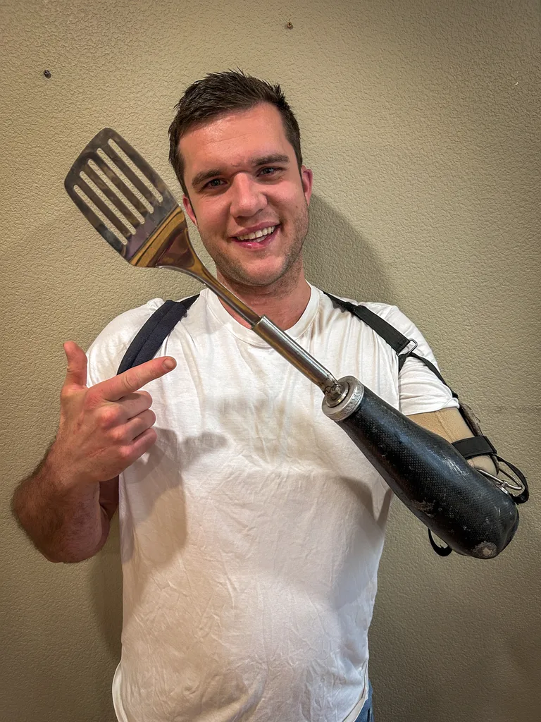 Man who blows himself up, wearing his prosthetic limb