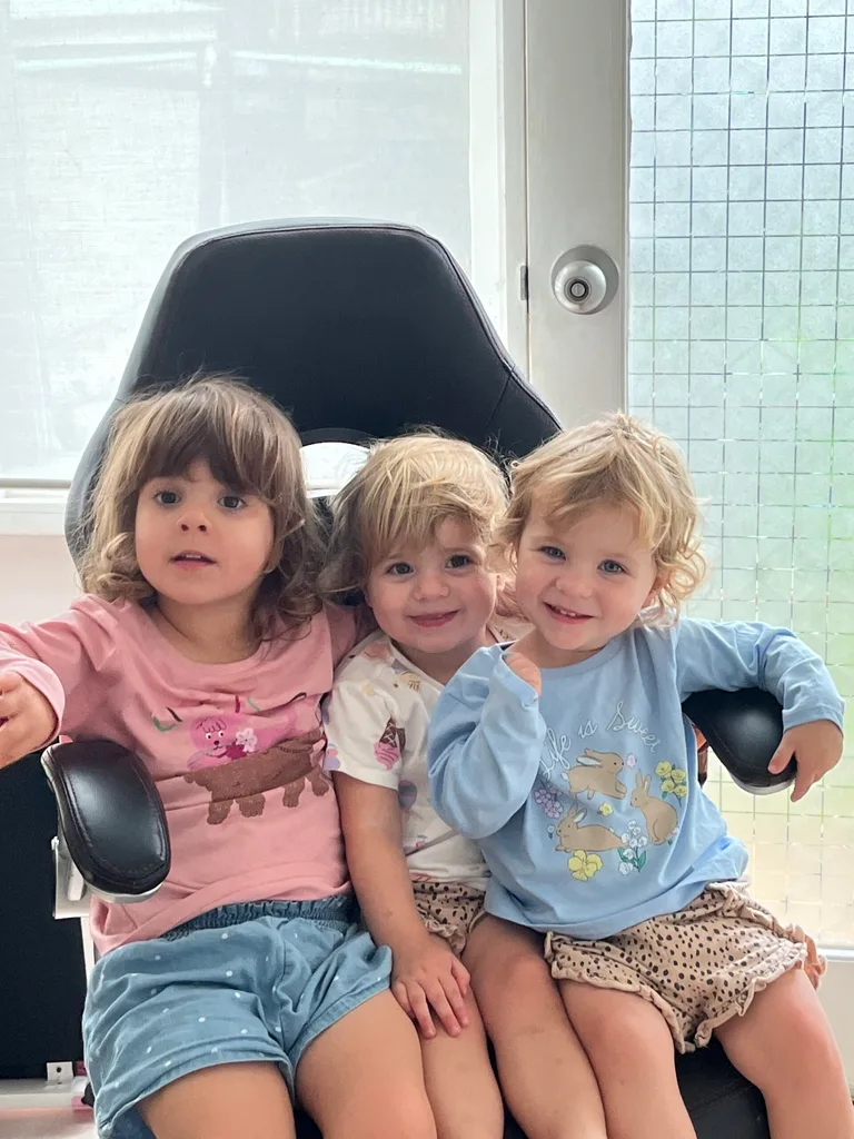 Image of three daughters