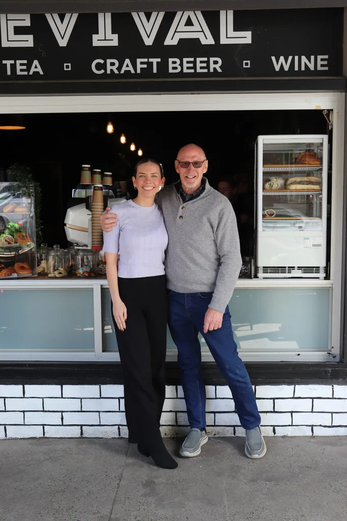 Image of man and woman at cafe