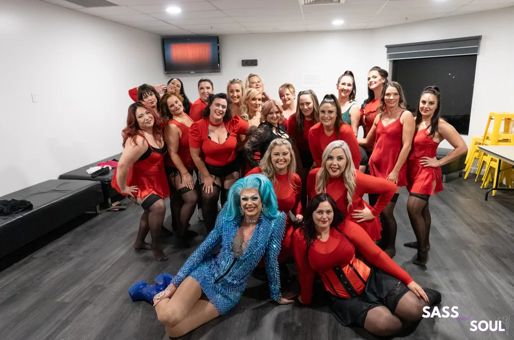 Image of burlesque dancers