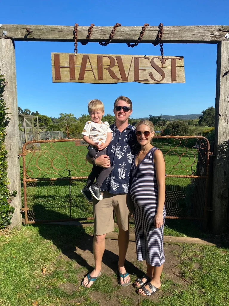 Family picture with pregnant mum