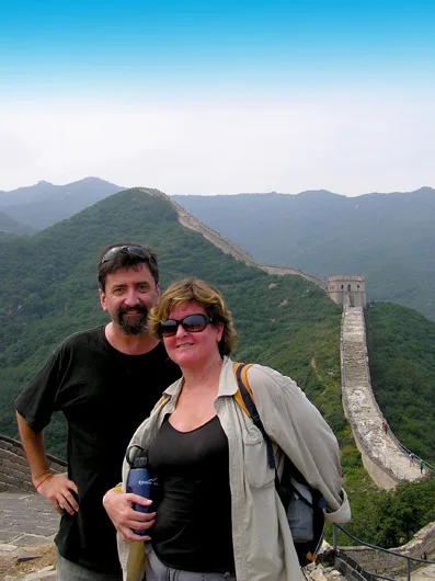 Image of couple at the Great Wall of China