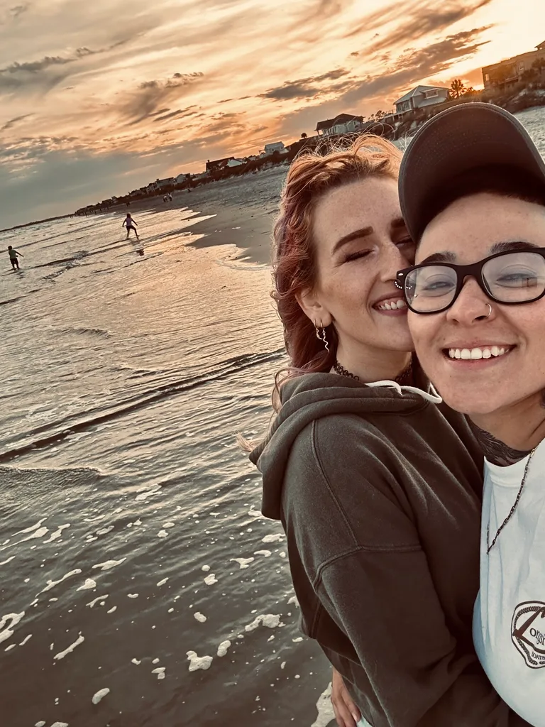 Image of happy couple at the beach
