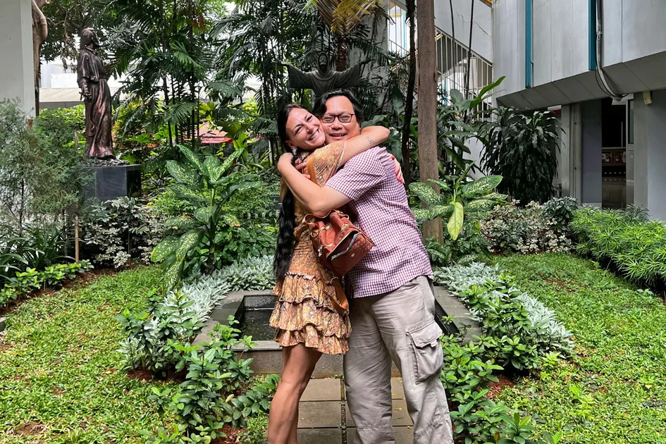 Cuddle therapy: I sell hugs!