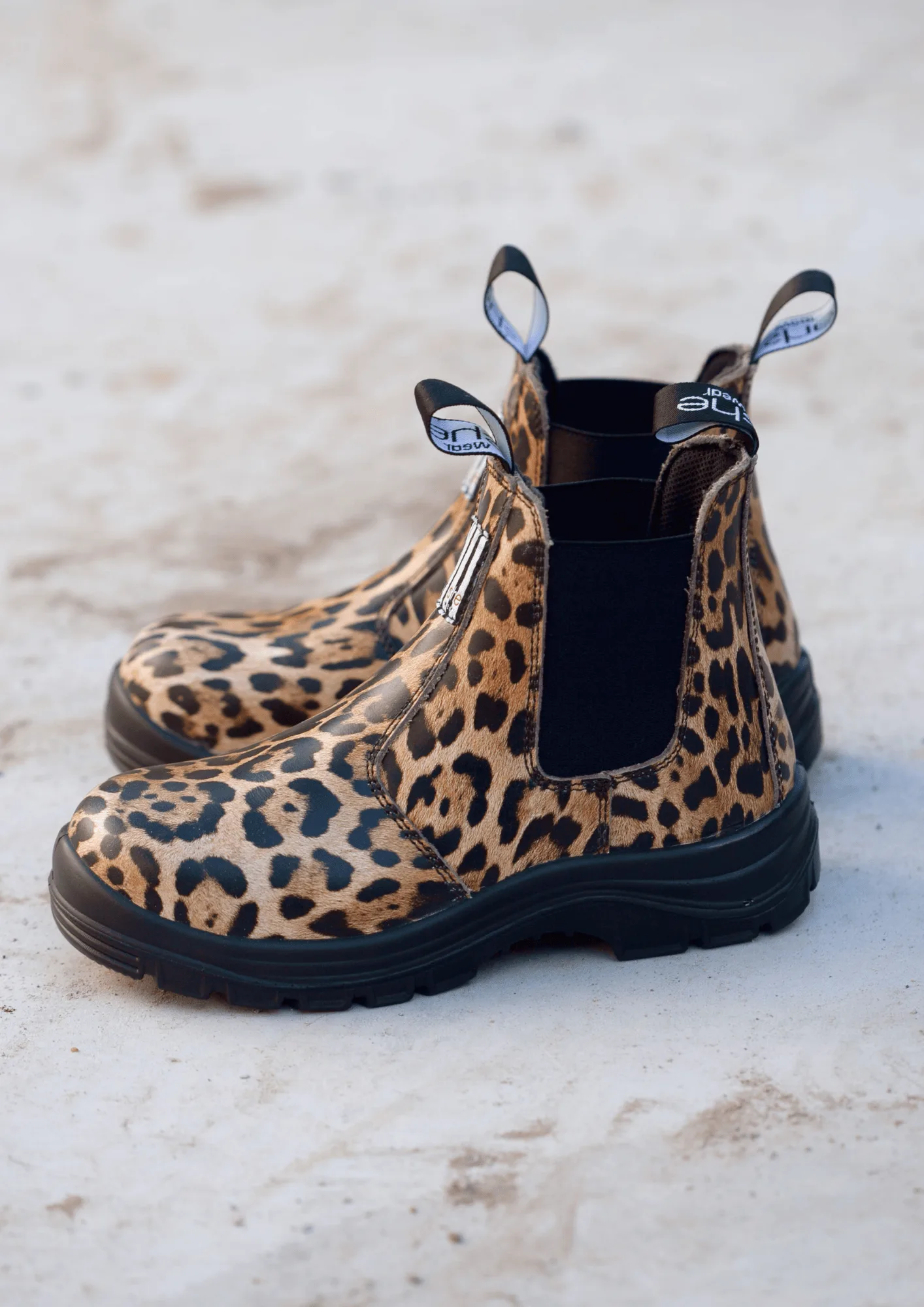 leopard she wear boots