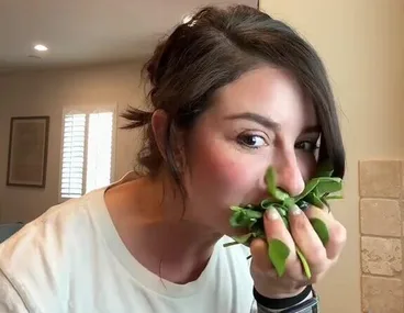 Mum shows off her dinosaur-style way get her family's green in