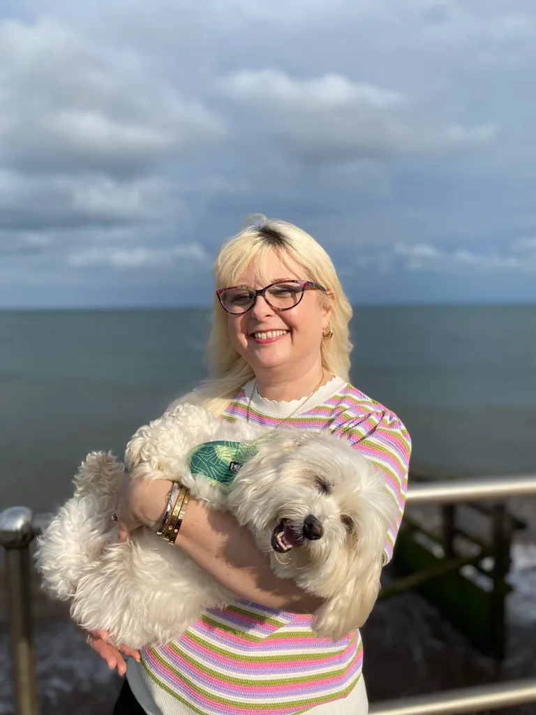 TLM2507 I'm a real life pet detective/Beth Lee Crowther