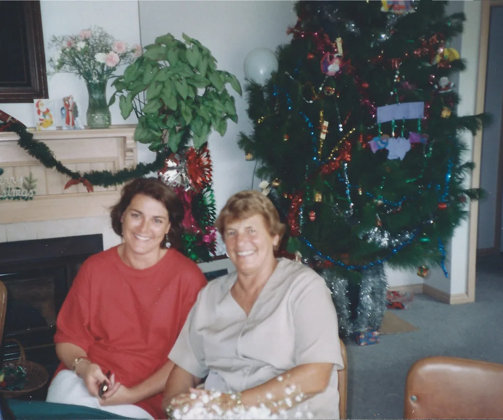 Image of two women sitting down to lunch