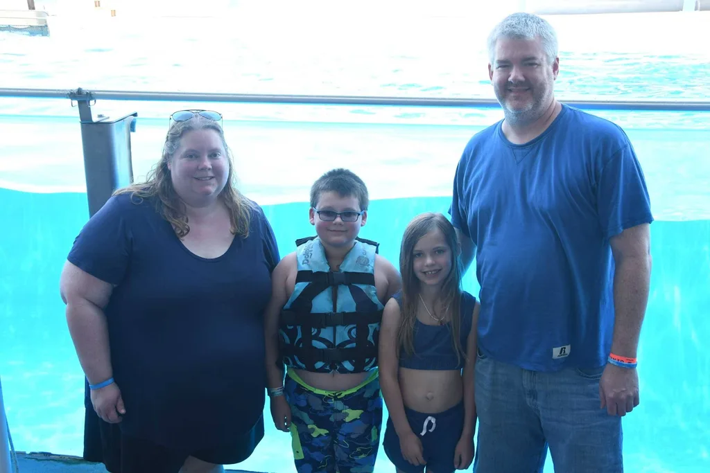 Smiling mum and dad with two children