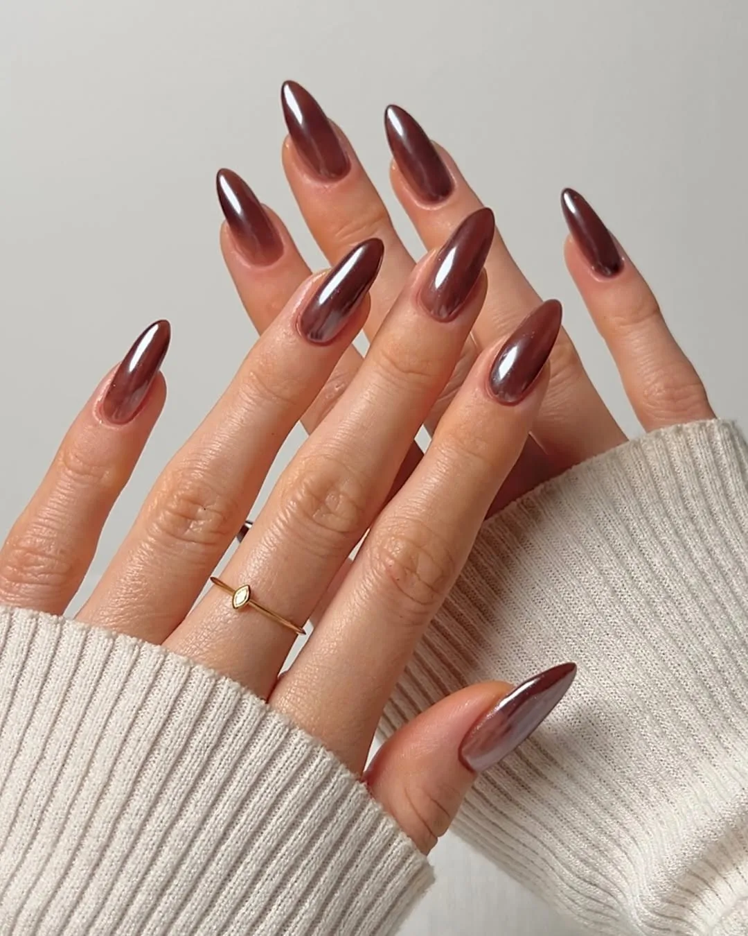 Spring nails trends: chrome