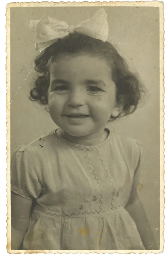 An old black and white photo of a little girl