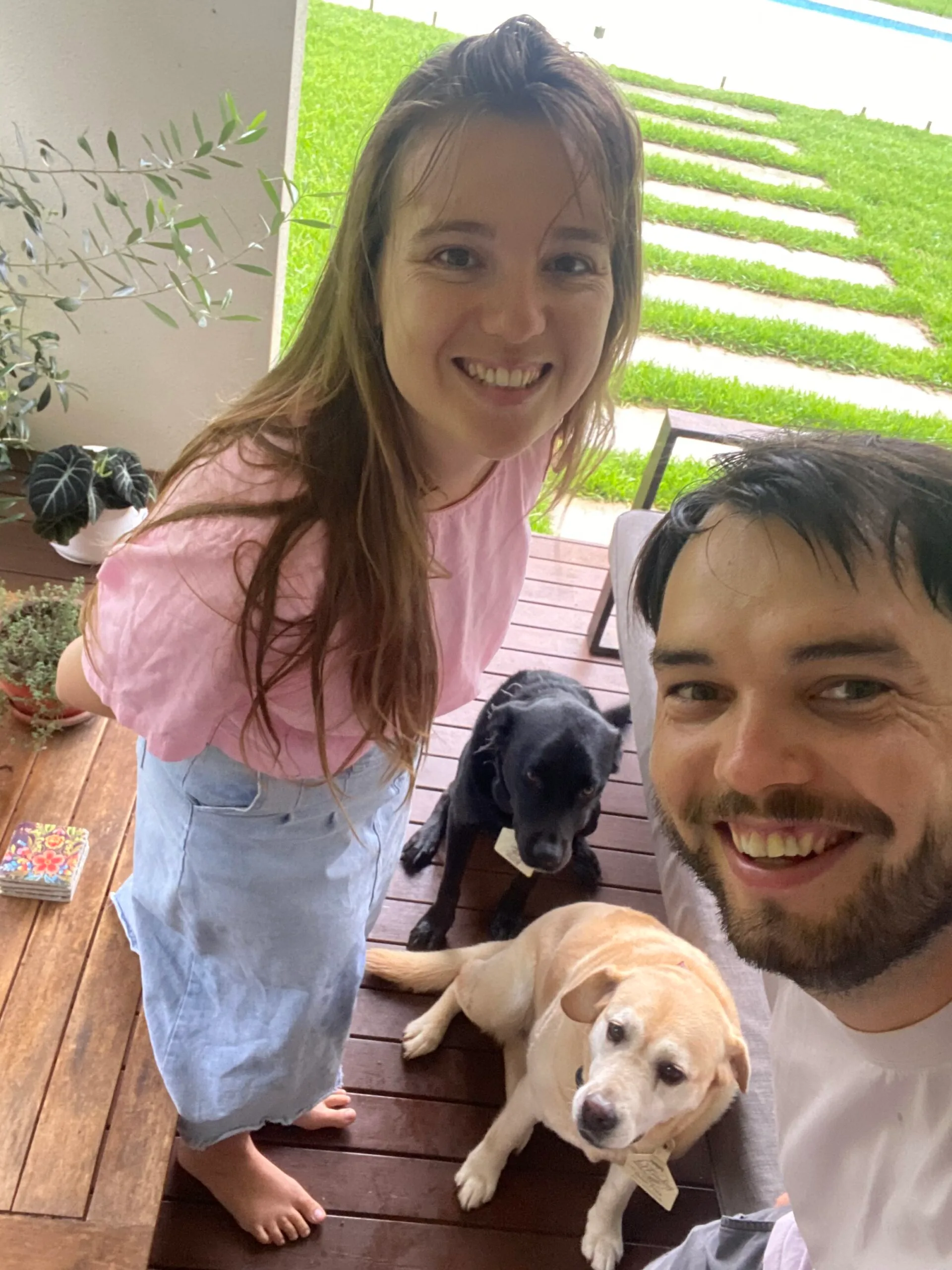 Aussie house sitters Adriana and Jade dog sitting