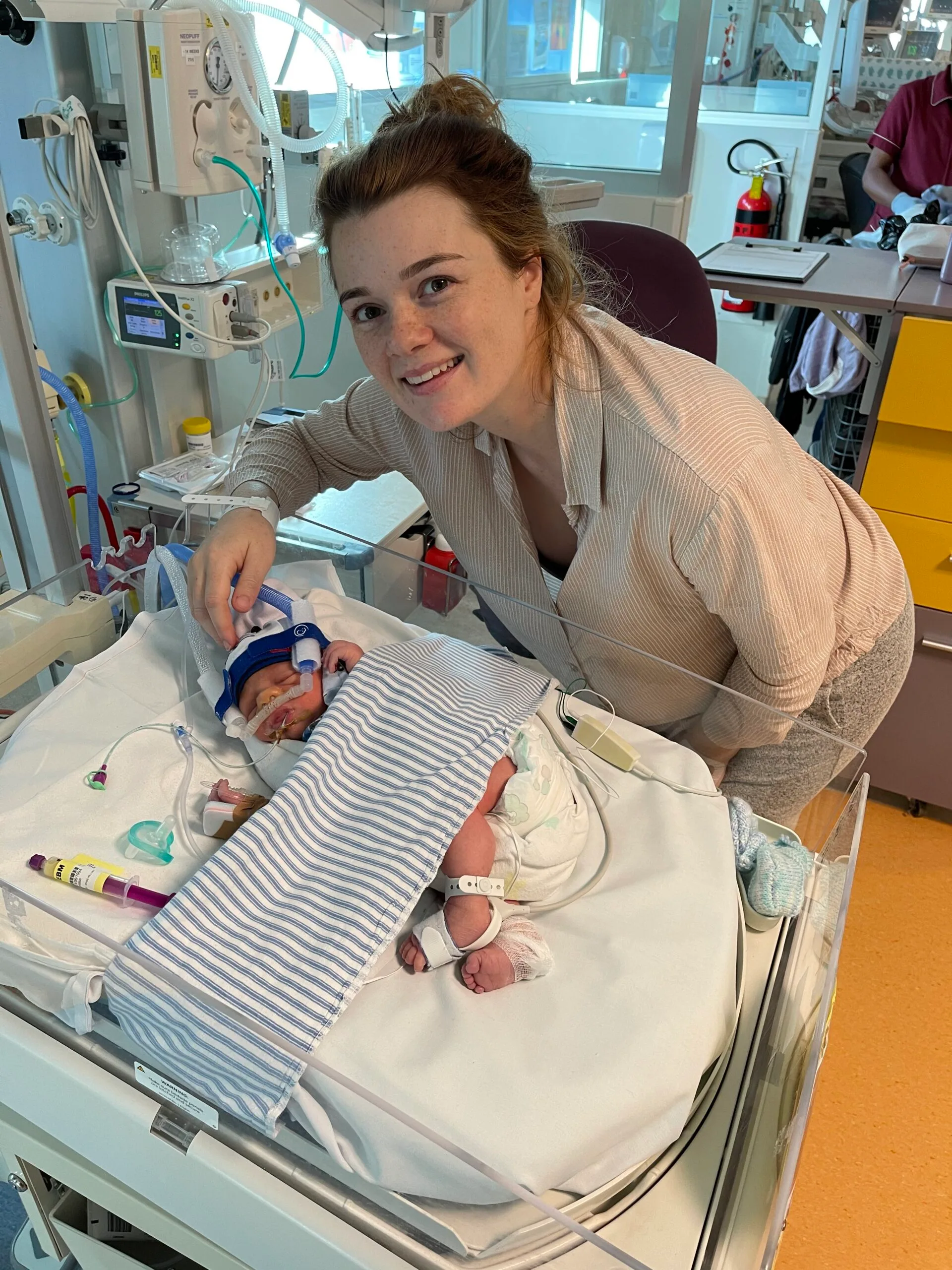 Image of mum and newborn bub in NICU